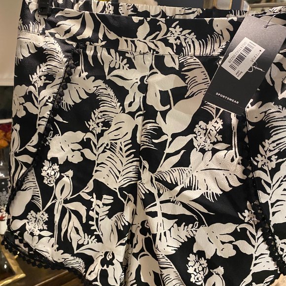 Jessica Simpson- NWT Silky Flower Shorts - Picture 3 of 3